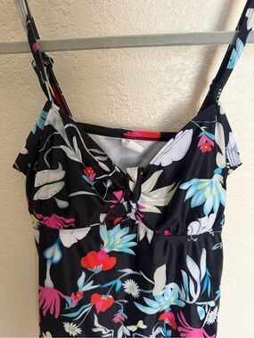 Floral Black V-Neck Tropical Tankini Top
